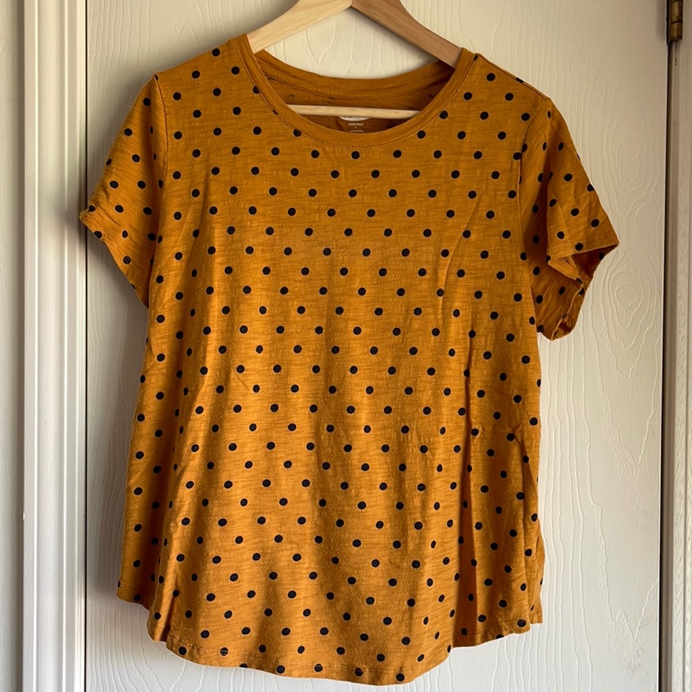 Old Navy large mustard and black polka dot tshirt